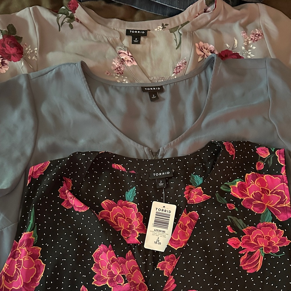 torrid trio Gray Rose top, Blue solid top, black floral tank size 2. 3 tops incl